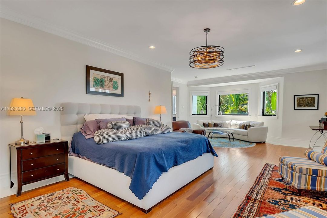 For Sale: $5,399,000 (9 beds, 8 baths, 8284 Square Feet)