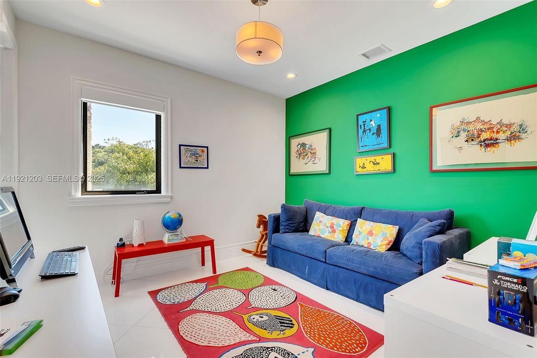 For Sale: $5,399,000 (9 beds, 8 baths, 8284 Square Feet)