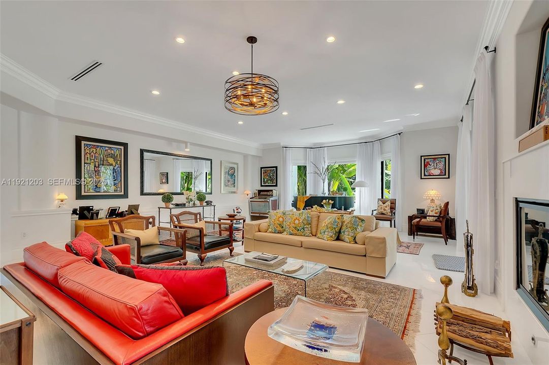 For Sale: $5,399,000 (9 beds, 8 baths, 8284 Square Feet)