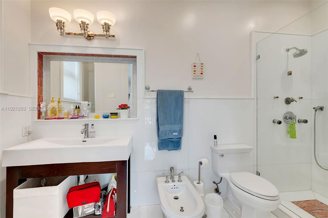 For Sale: $5,399,000 (9 beds, 8 baths, 8284 Square Feet)