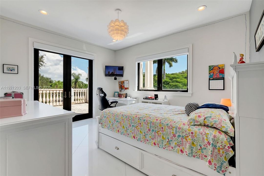 For Sale: $5,399,000 (9 beds, 8 baths, 8284 Square Feet)