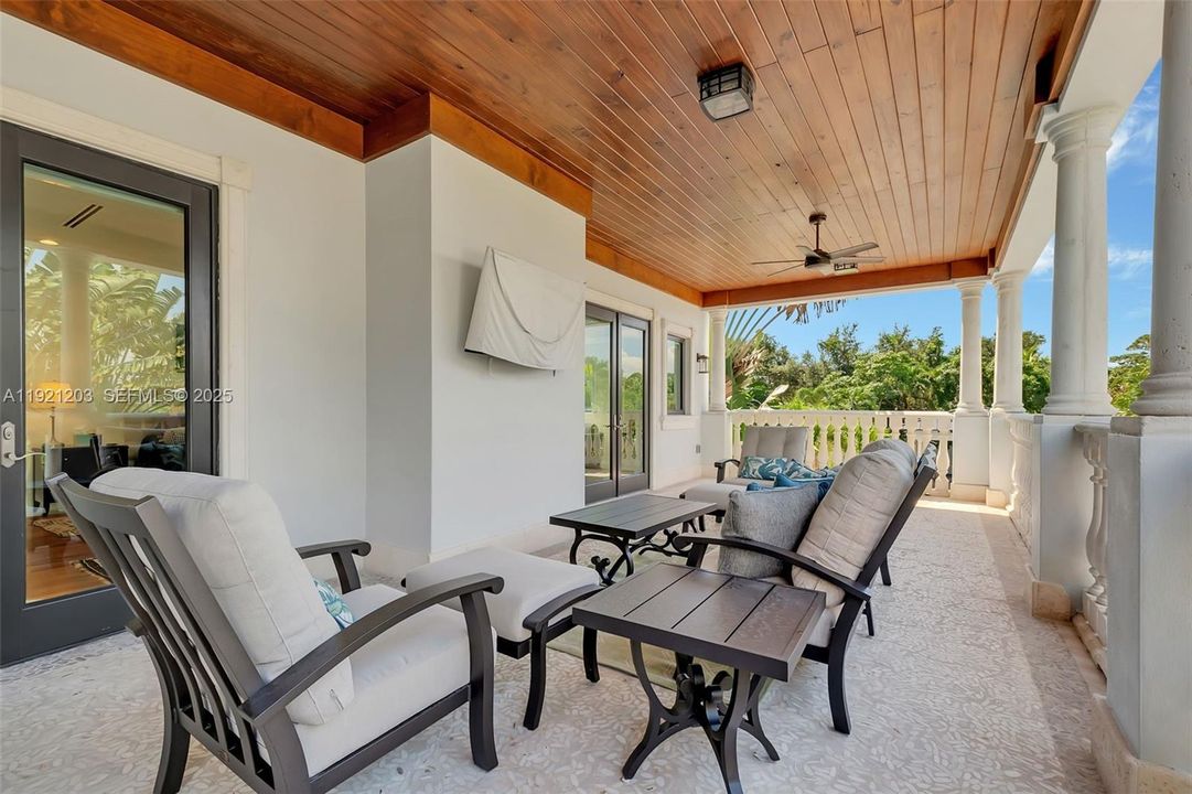 For Sale: $5,399,000 (9 beds, 8 baths, 8284 Square Feet)