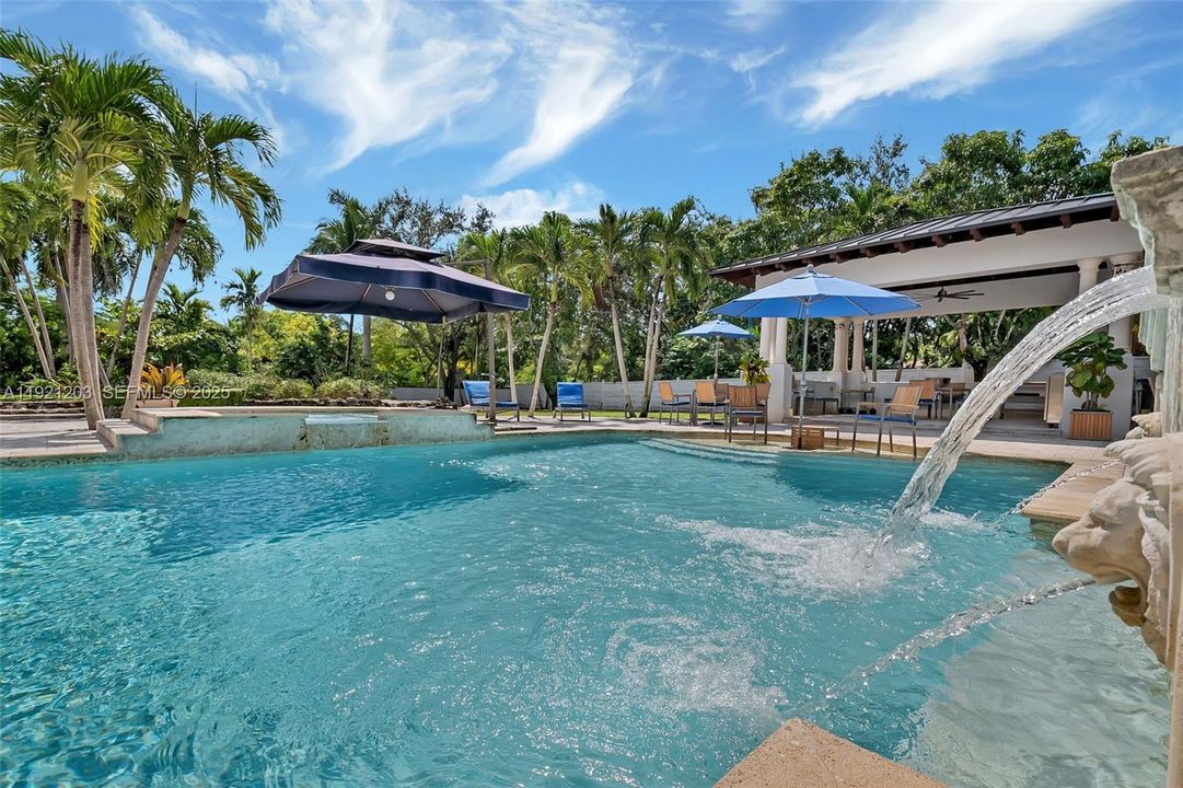 For Sale: $5,399,000 (9 beds, 8 baths, 8284 Square Feet)