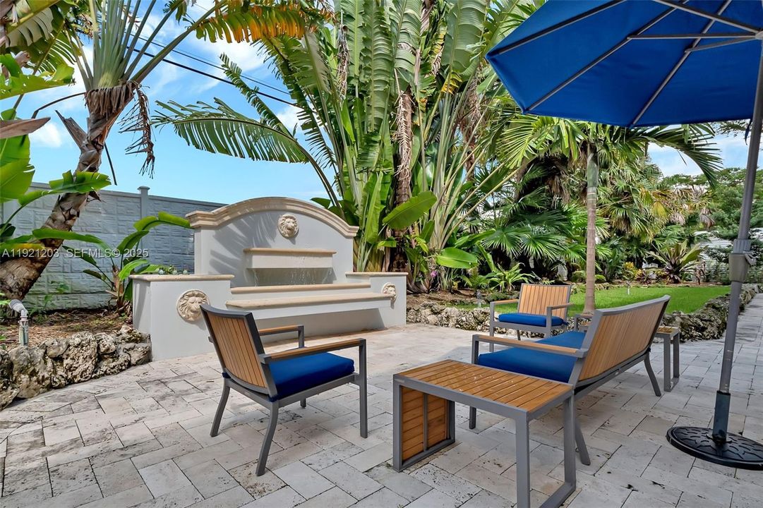 For Sale: $5,399,000 (9 beds, 8 baths, 8284 Square Feet)