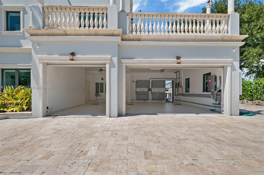 For Sale: $5,399,000 (9 beds, 8 baths, 8284 Square Feet)