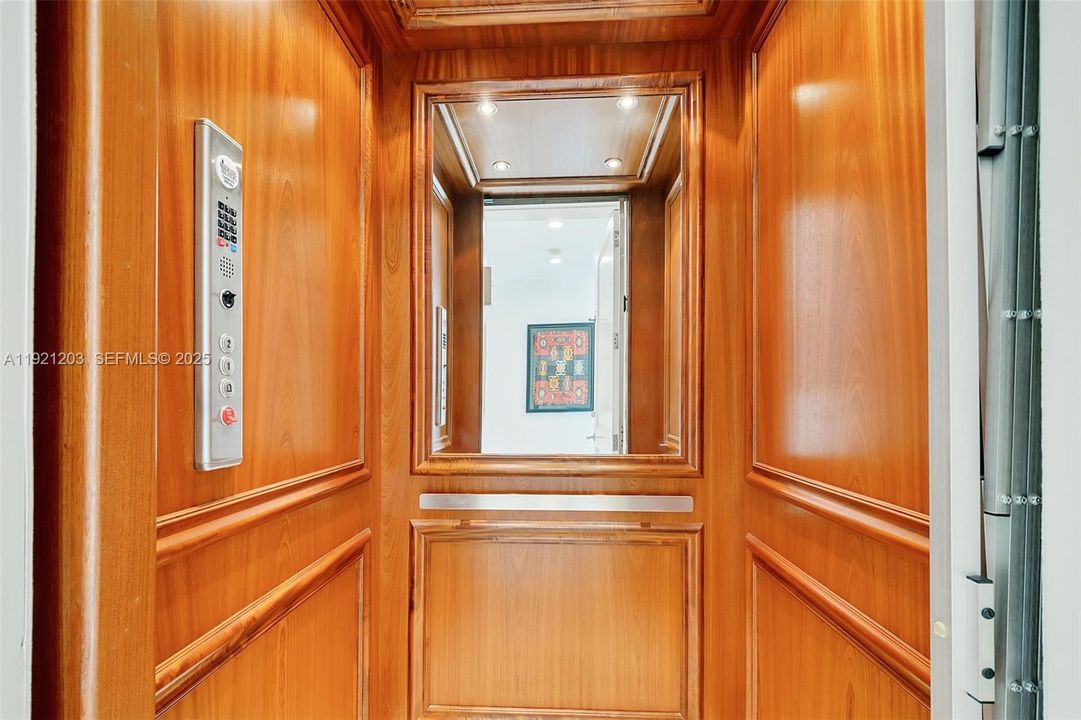 For Sale: $5,399,000 (9 beds, 8 baths, 8284 Square Feet)