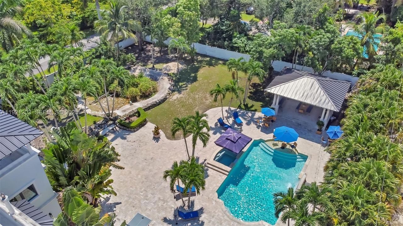 For Sale: $5,399,000 (9 beds, 8 baths, 8284 Square Feet)