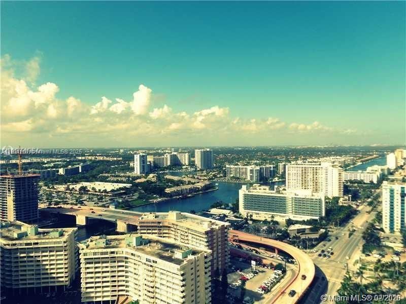 В аренду: $7,500 (3 спален, 3 ванн, 1571 Квадратных фут)