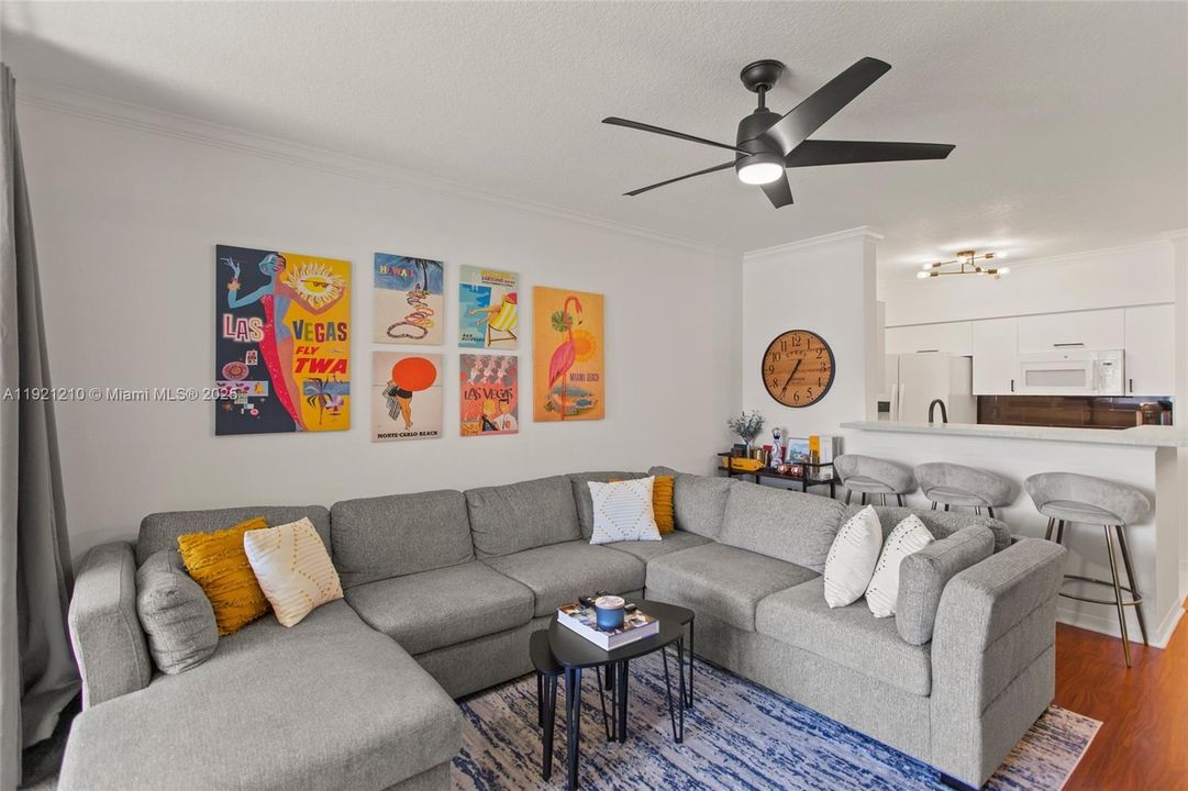 Active With Contract: $2,300 (1 beds, 1 baths, 697 Square Feet)