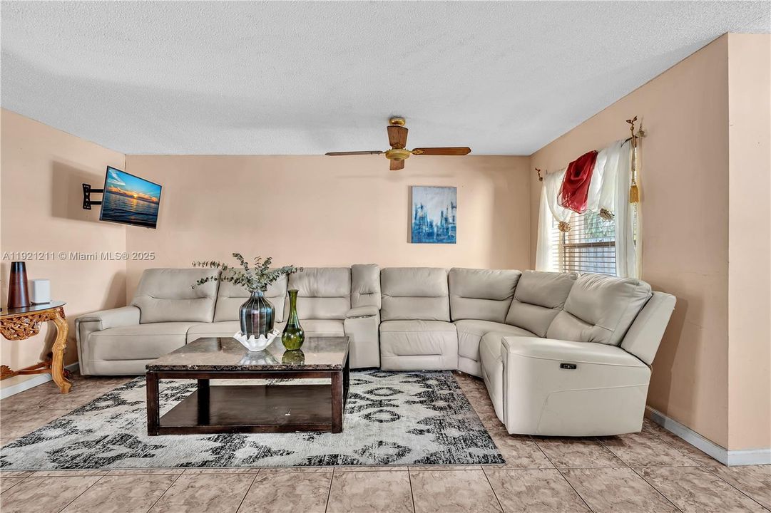 For Sale: $469,000 (3 beds, 2 baths, 1438 Square Feet)