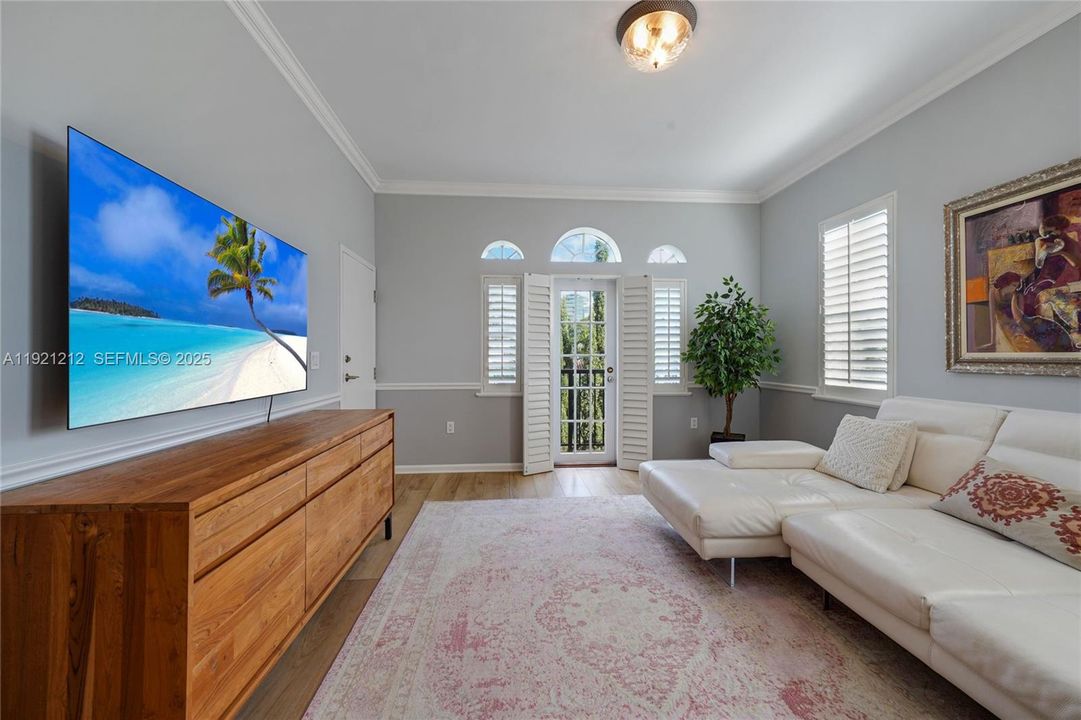 En Venta: $619,000 (2 camas, 2 baños, 982 Pies cuadrados)