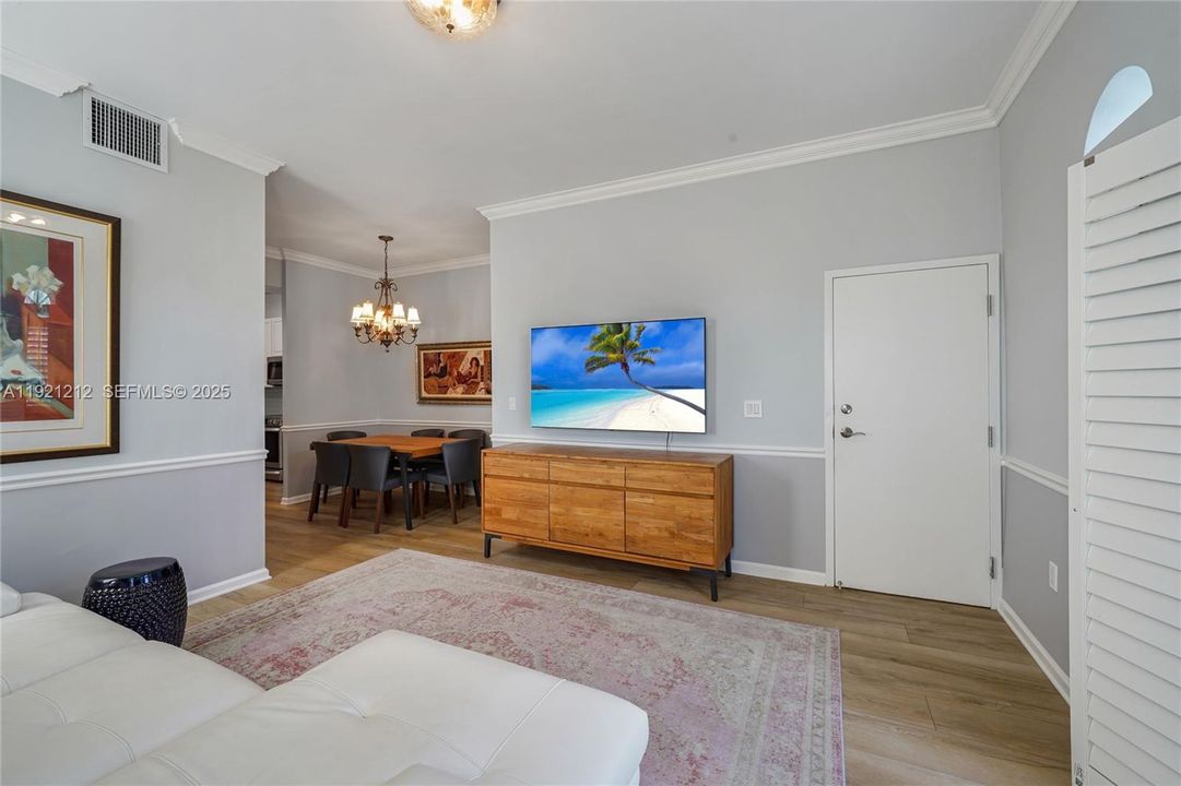 En Venta: $619,000 (2 camas, 2 baños, 982 Pies cuadrados)