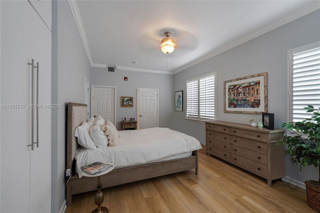 En Venta: $619,000 (2 camas, 2 baños, 982 Pies cuadrados)