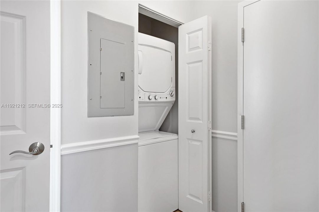 En Venta: $619,000 (2 camas, 2 baños, 982 Pies cuadrados)