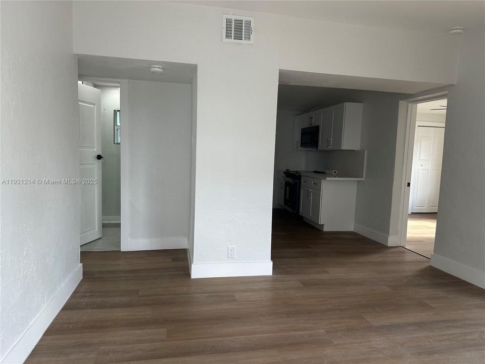 For Rent: $2,700 (3 beds, 2 baths, 1012 Square Feet)