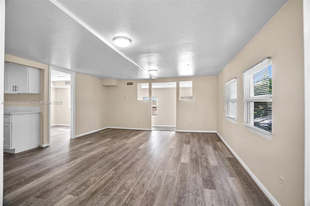 For Sale: $522,000 (3 beds, 2 baths, 1323 Square Feet)