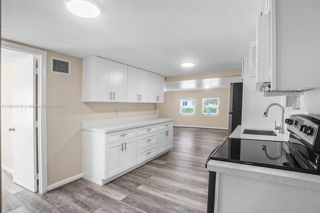 For Sale: $522,000 (3 beds, 2 baths, 1323 Square Feet)