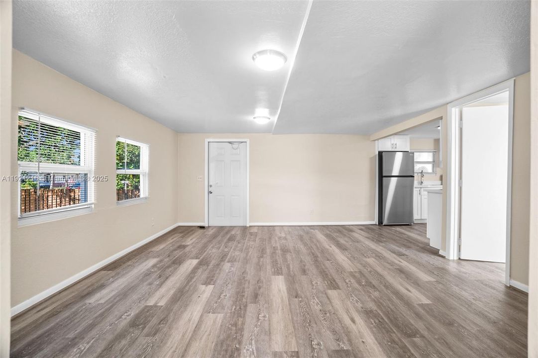 For Sale: $522,000 (3 beds, 2 baths, 1323 Square Feet)