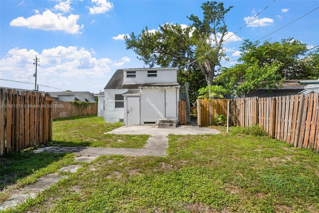 For Sale: $522,000 (3 beds, 2 baths, 1323 Square Feet)