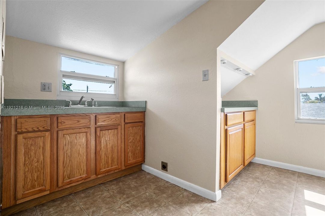 For Sale: $522,000 (3 beds, 2 baths, 1323 Square Feet)