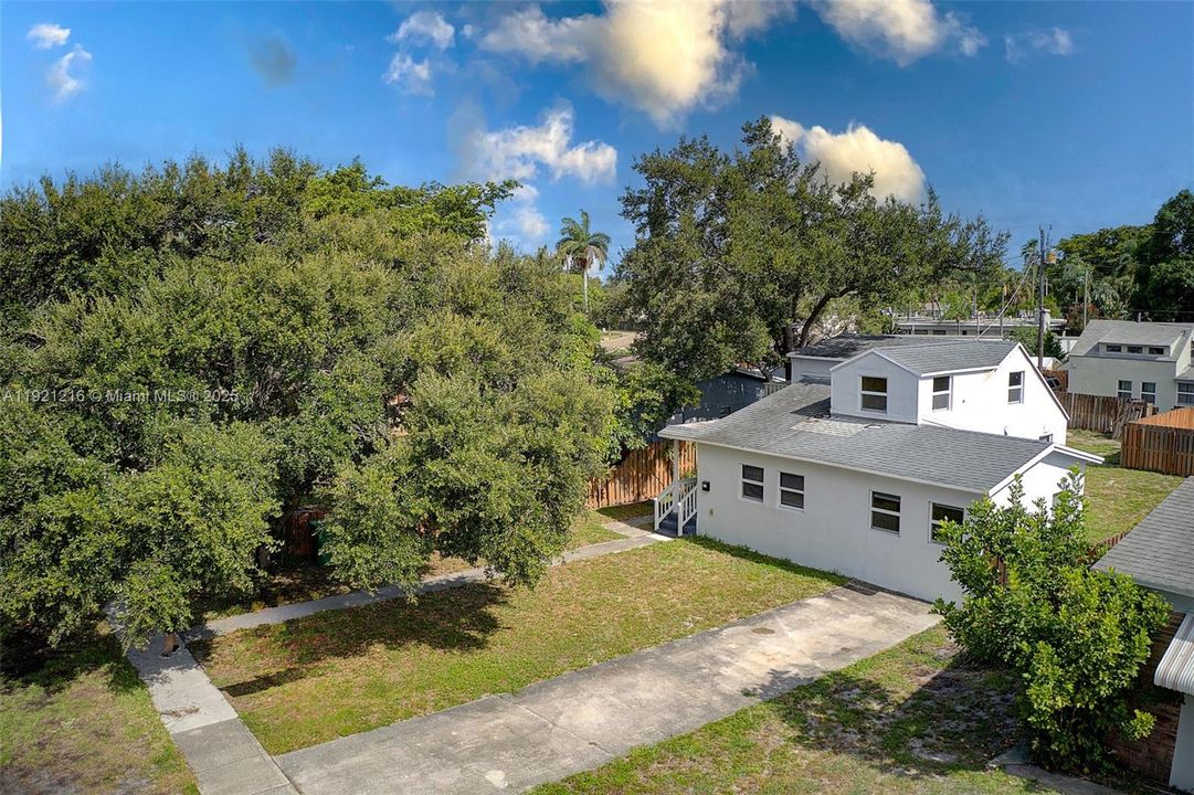 For Sale: $522,000 (3 beds, 2 baths, 1323 Square Feet)