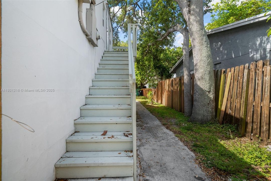 For Sale: $522,000 (3 beds, 2 baths, 1323 Square Feet)