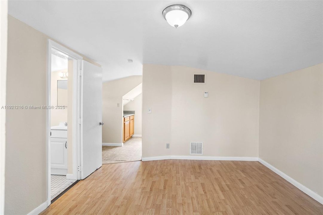 For Sale: $522,000 (3 beds, 2 baths, 1323 Square Feet)