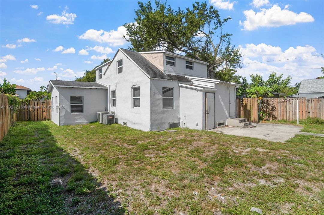 For Sale: $522,000 (3 beds, 2 baths, 1323 Square Feet)