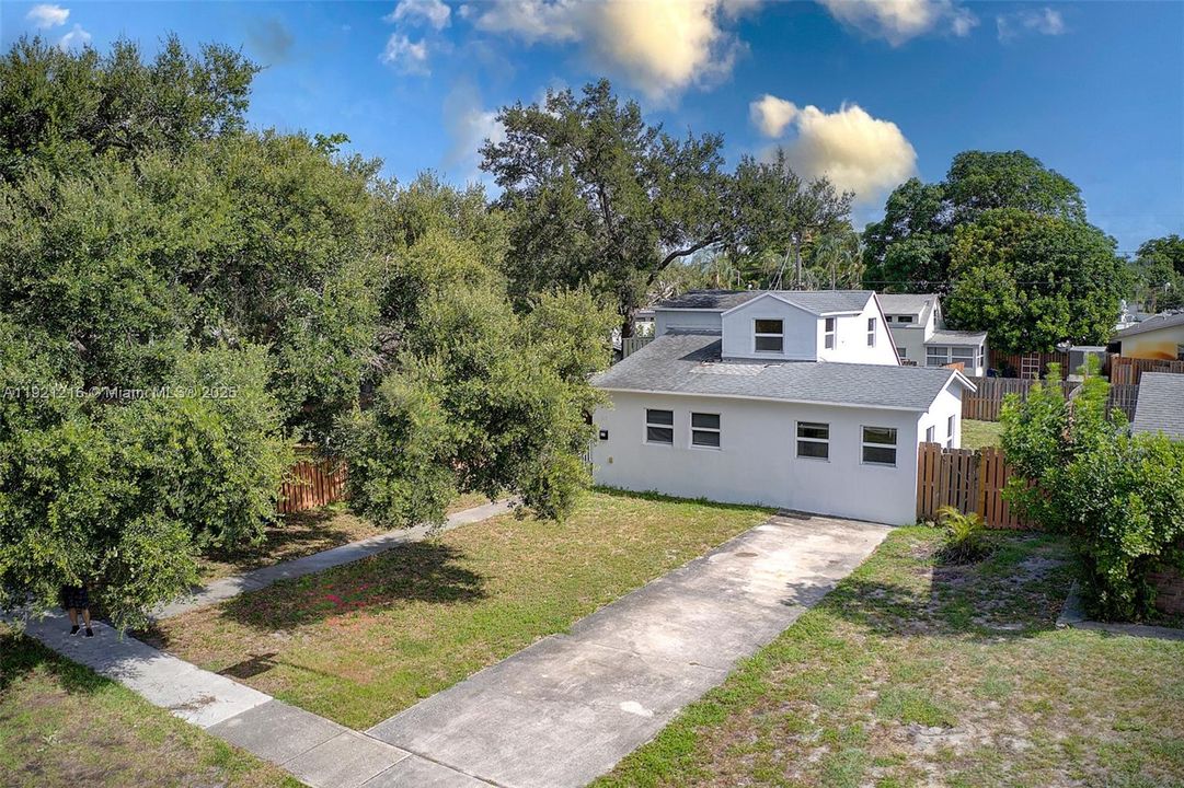 For Sale: $522,000 (3 beds, 2 baths, 1323 Square Feet)