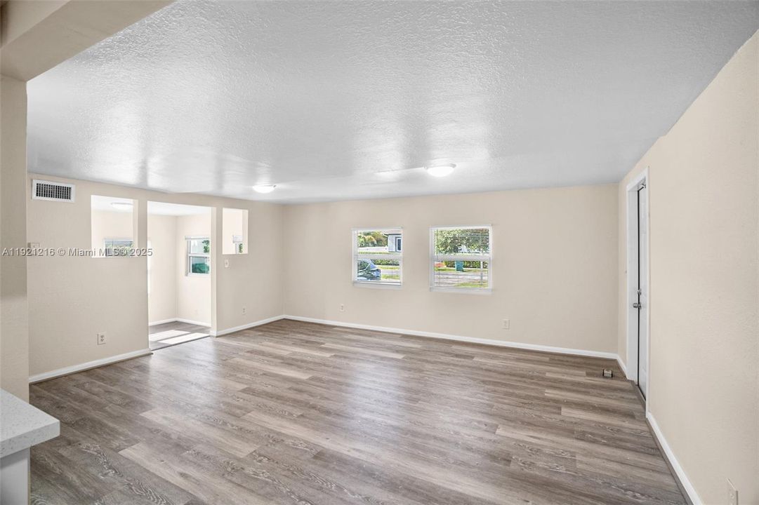 For Sale: $522,000 (3 beds, 2 baths, 1323 Square Feet)