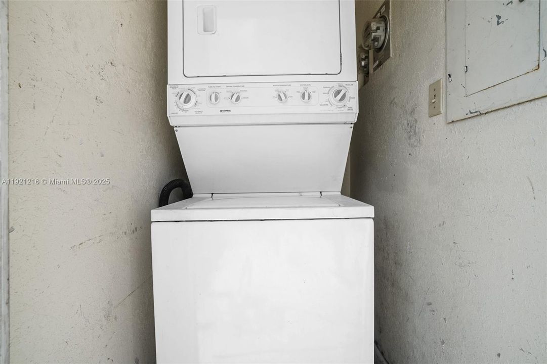 For Sale: $522,000 (3 beds, 2 baths, 1323 Square Feet)