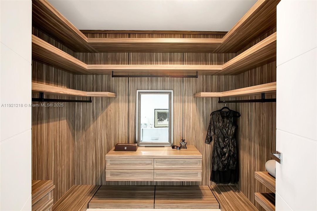 В аренду: $30,000 (3 спален, 3 ванн, 2320 Квадратных фут)