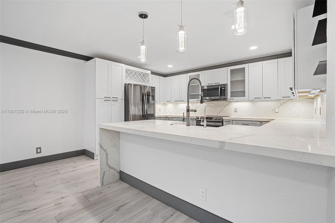 For Sale: $399,000 (3 beds, 2 baths, 966 Square Feet)