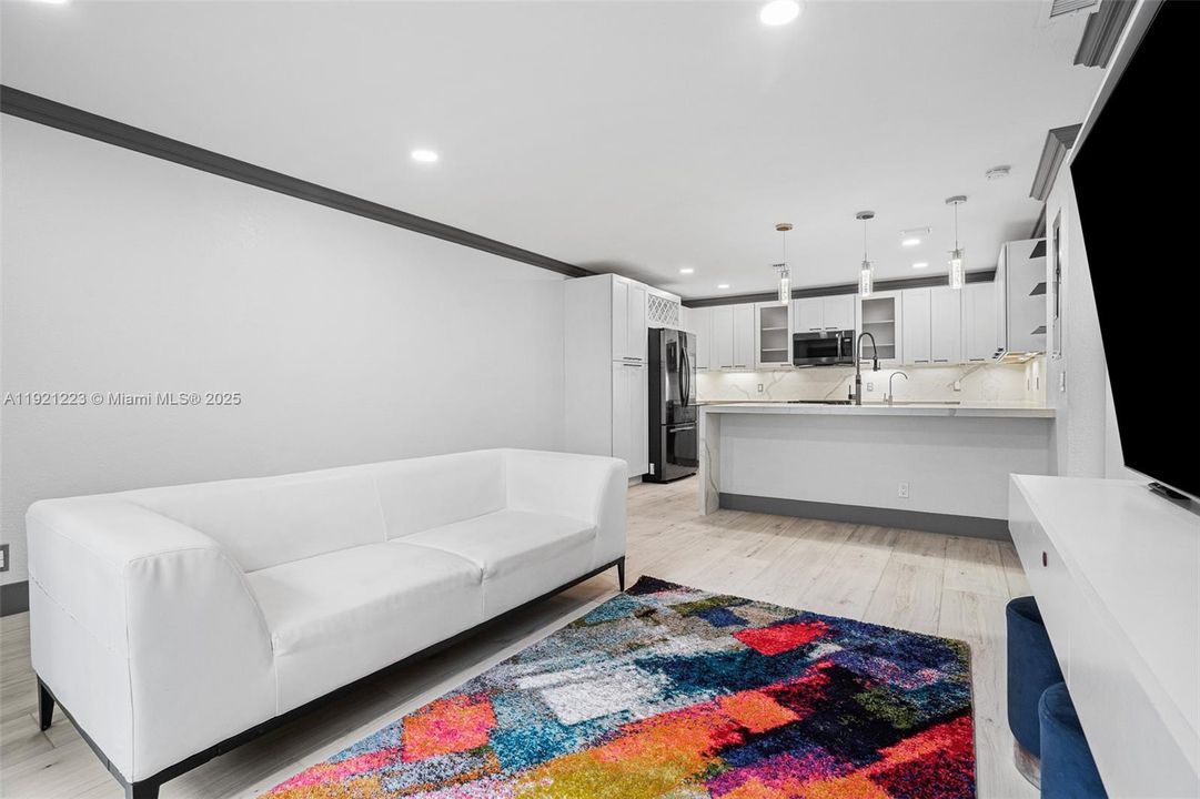 For Sale: $399,000 (3 beds, 2 baths, 966 Square Feet)