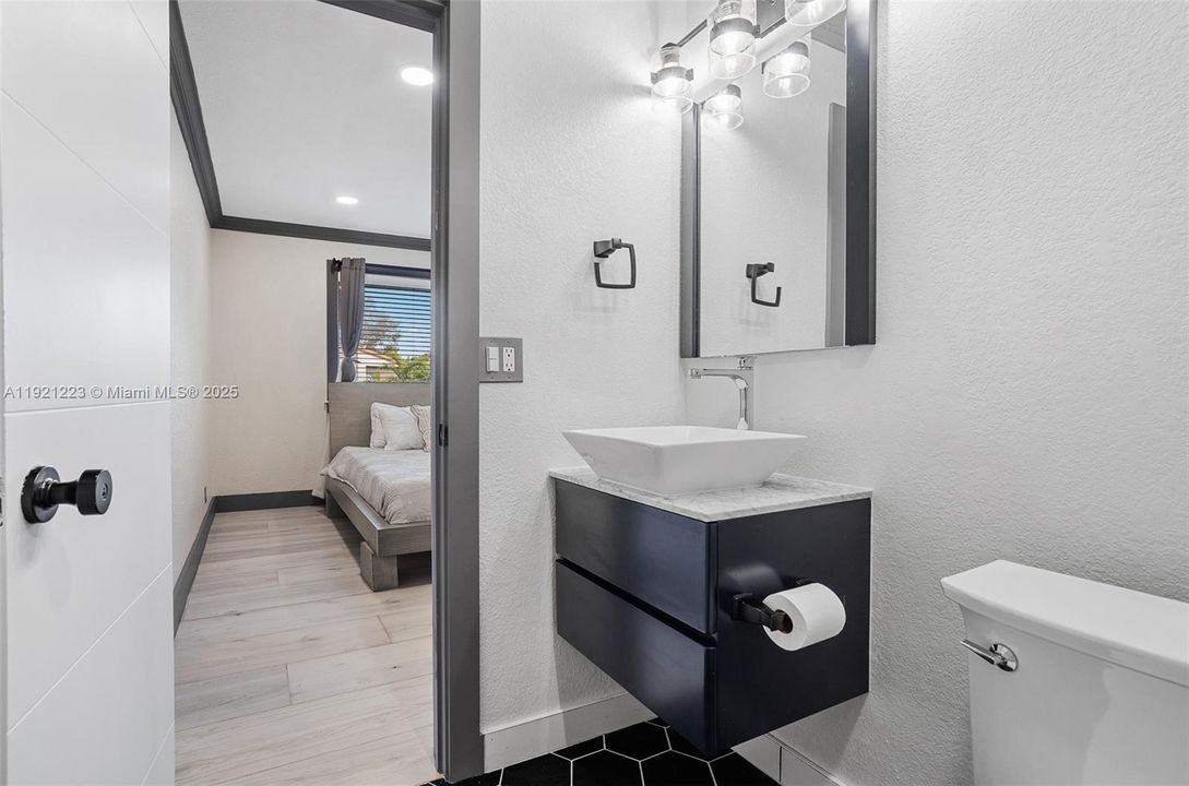 For Sale: $399,000 (3 beds, 2 baths, 966 Square Feet)