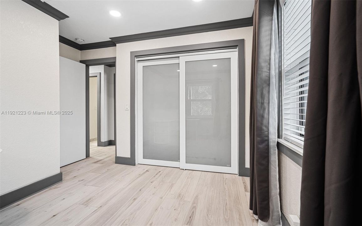 For Sale: $399,000 (3 beds, 2 baths, 966 Square Feet)