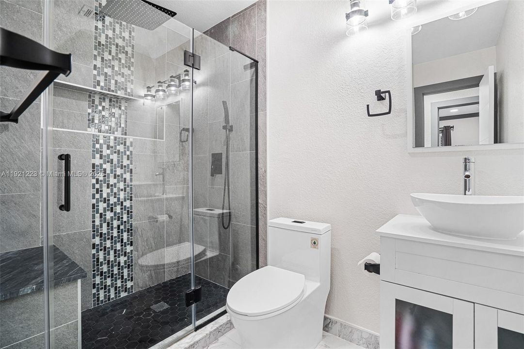 For Sale: $399,000 (3 beds, 2 baths, 966 Square Feet)