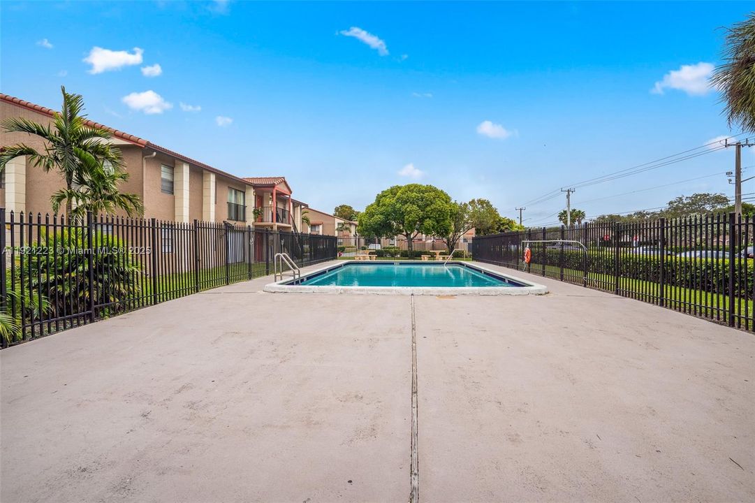 For Sale: $399,000 (3 beds, 2 baths, 966 Square Feet)