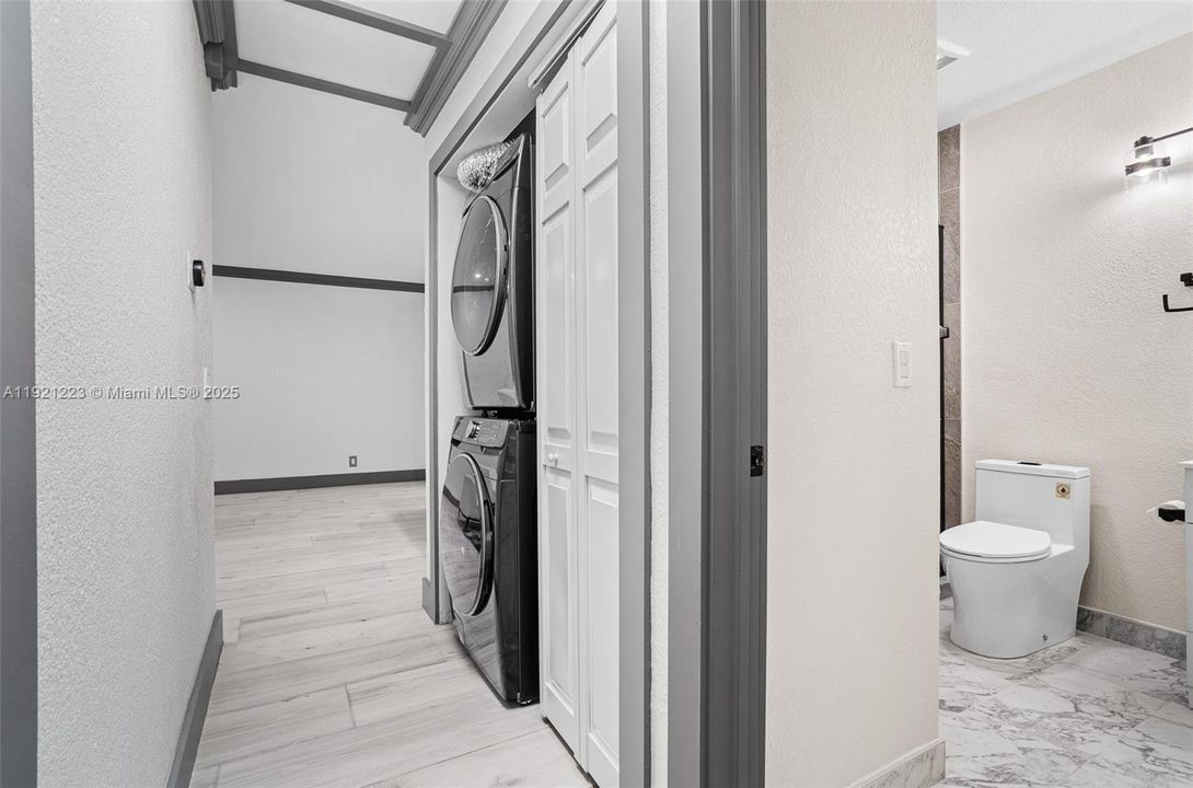 For Sale: $399,000 (3 beds, 2 baths, 966 Square Feet)