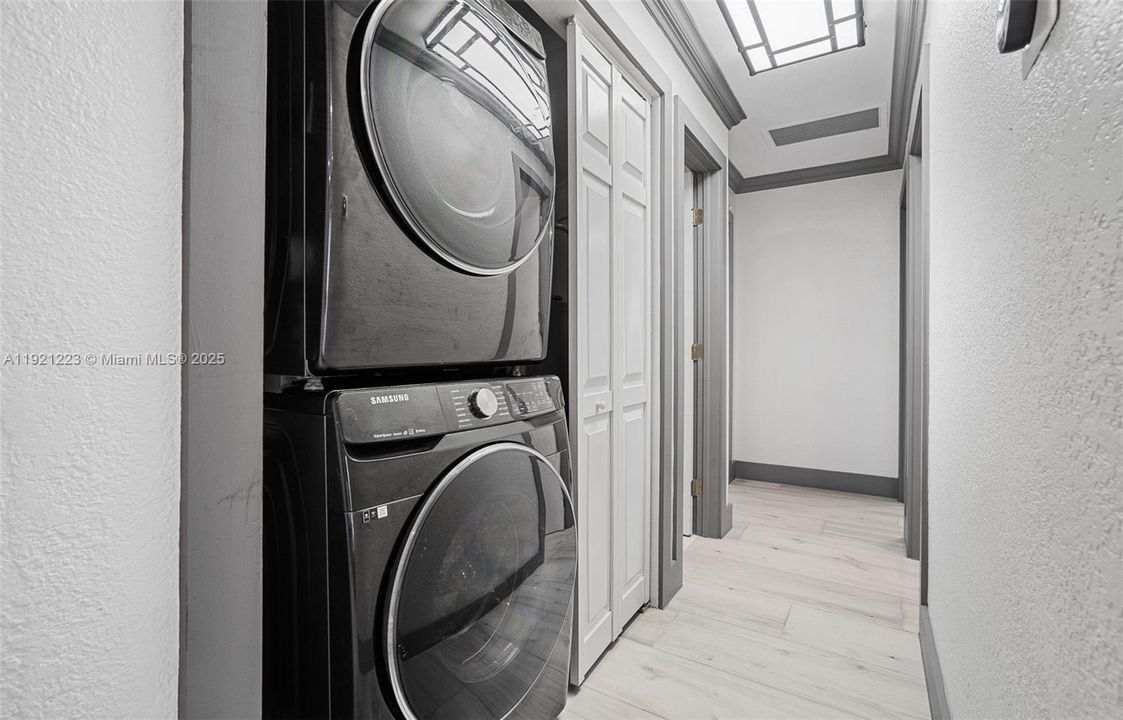 For Sale: $399,000 (3 beds, 2 baths, 966 Square Feet)