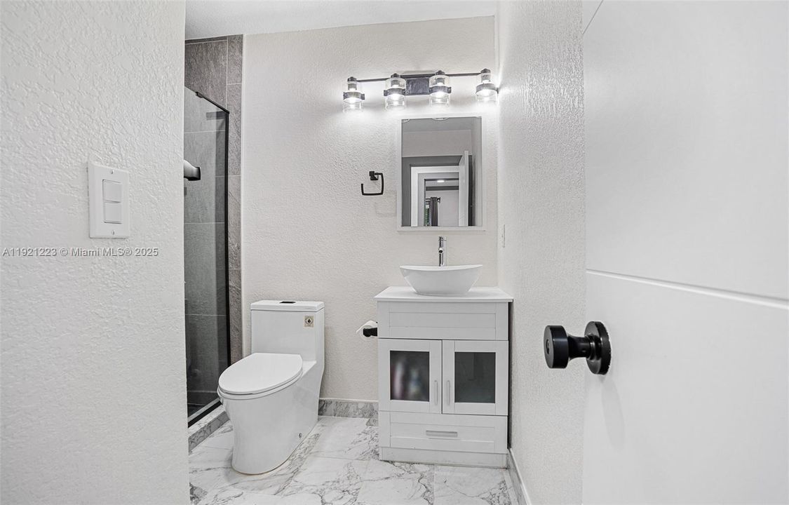 For Sale: $399,000 (3 beds, 2 baths, 966 Square Feet)