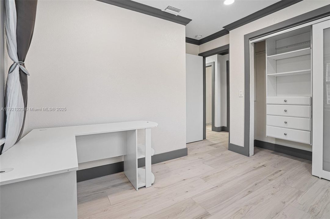 For Sale: $399,000 (3 beds, 2 baths, 966 Square Feet)