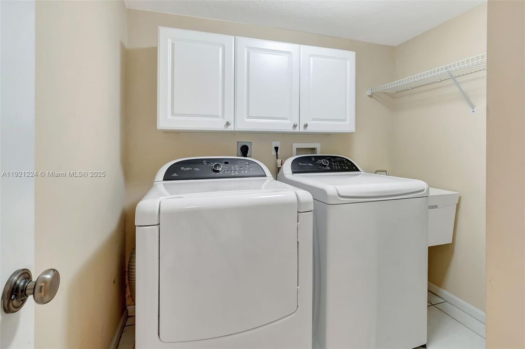 待售: $220,000 (3 贝兹, 2 浴室, 1795 平方英尺)