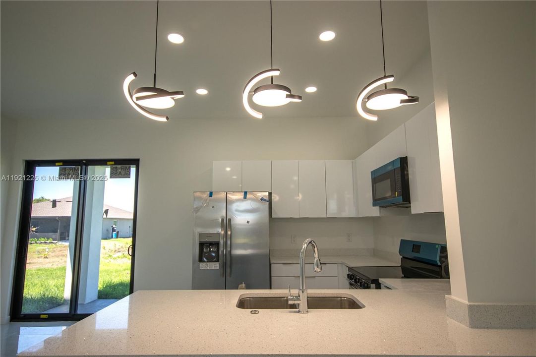 出租: $2,100 (3 贝兹, 2 浴室, 0 平方英尺)