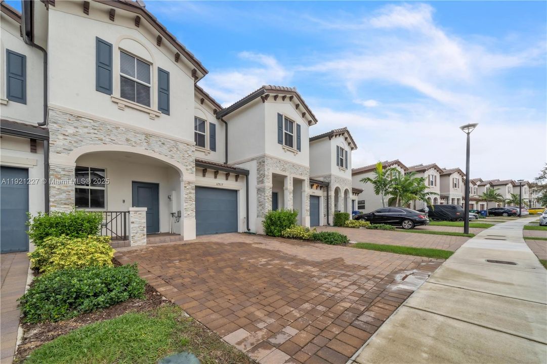 待售: $489,000 (3 贝兹, 2 浴室, 1695 平方英尺)