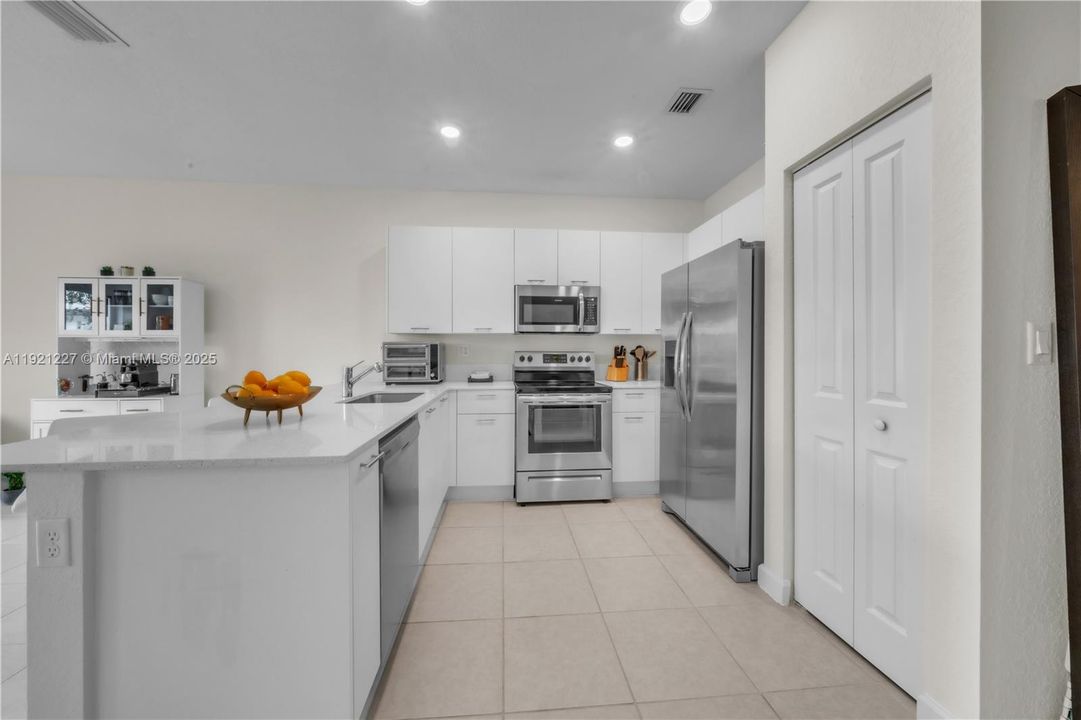 待售: $489,000 (3 贝兹, 2 浴室, 1695 平方英尺)