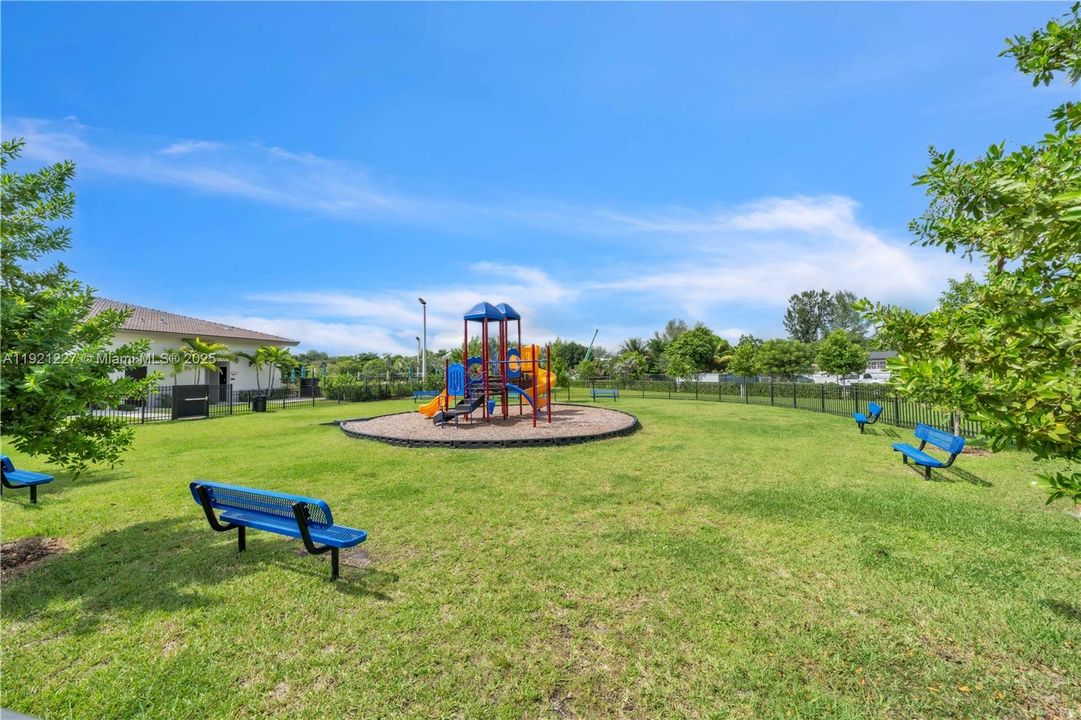 待售: $489,000 (3 贝兹, 2 浴室, 1695 平方英尺)