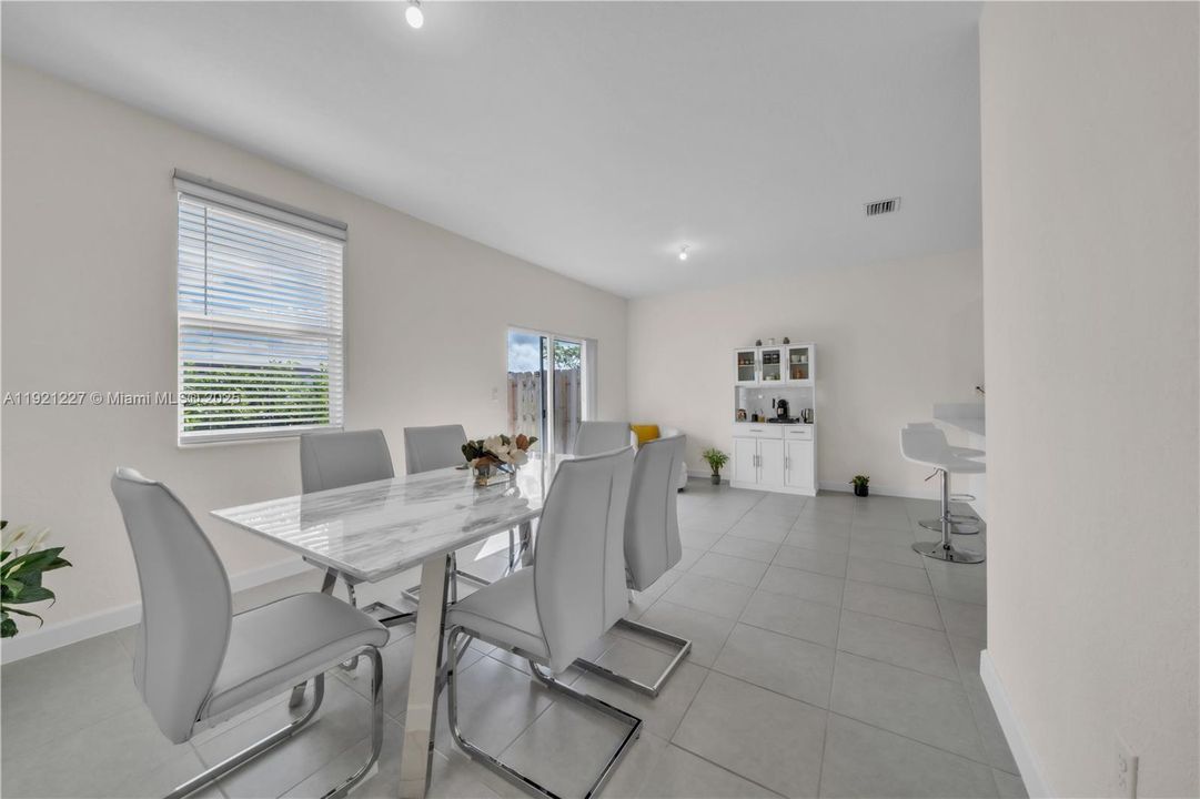 待售: $489,000 (3 贝兹, 2 浴室, 1695 平方英尺)