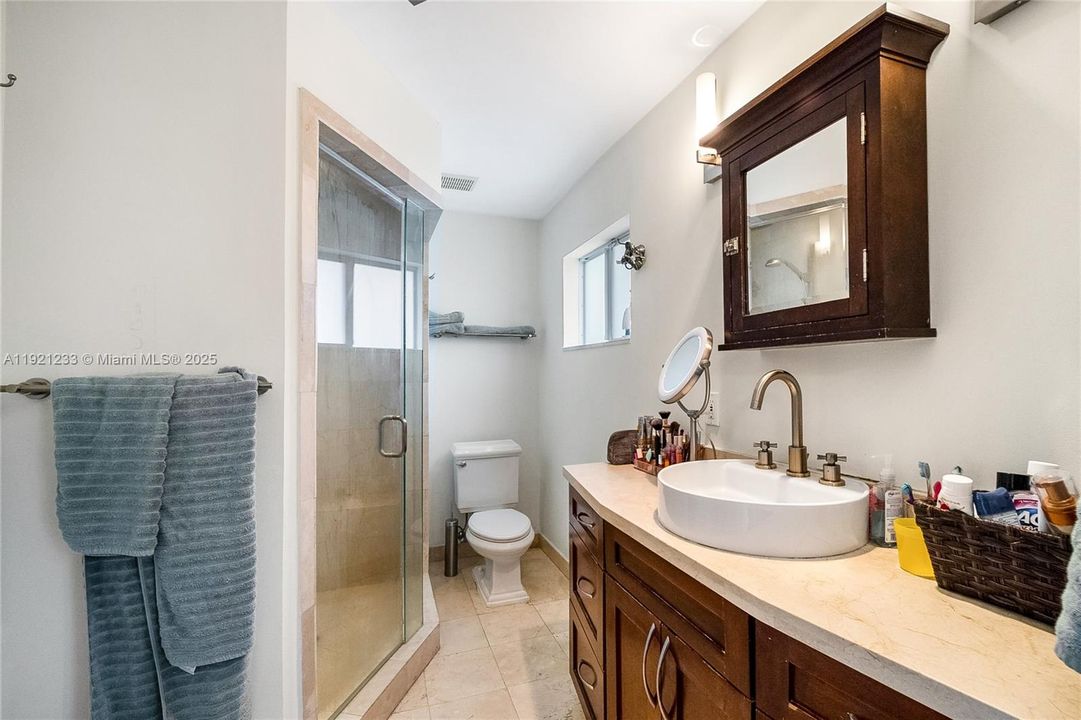 В аренду: $6,600 (4 спален, 3 ванн, 2200 Квадратных фут)