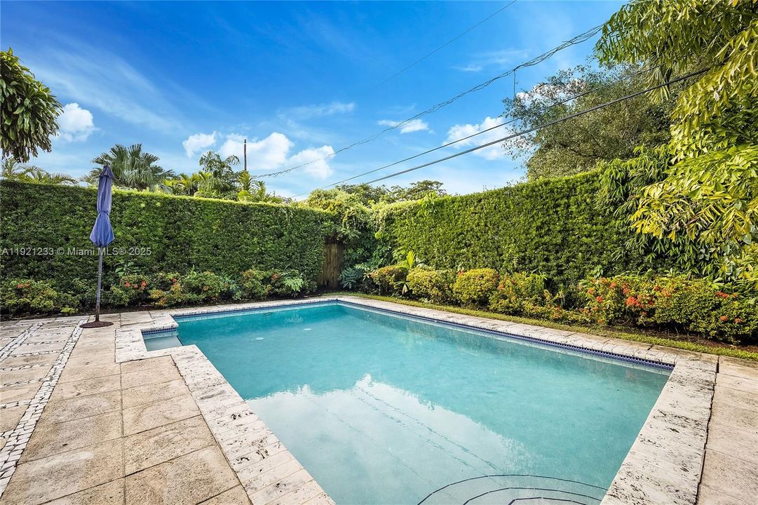 В аренду: $6,600 (4 спален, 3 ванн, 2200 Квадратных фут)